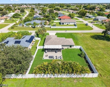 522 Ne Van Loon Lane - Photo Thumbnail 33