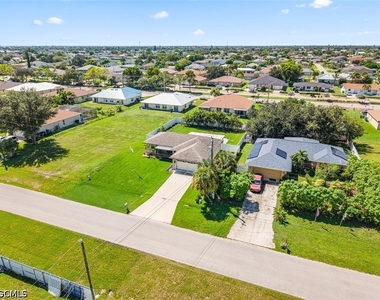 522 Ne Van Loon Lane - Photo Thumbnail 29