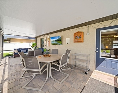 522 Ne Van Loon Lane - Photo Thumbnail 22