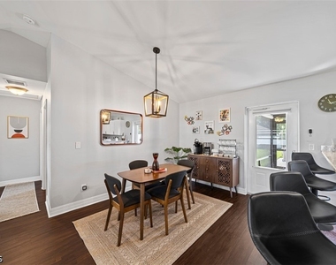 522 Ne Van Loon Lane - Photo Thumbnail 5