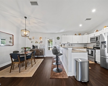 522 Ne Van Loon Lane - Photo Thumbnail 6
