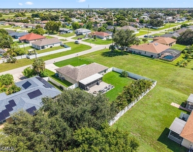 522 Ne Van Loon Lane - Photo Thumbnail 34