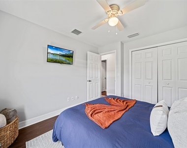 522 Ne Van Loon Lane - Photo Thumbnail 16