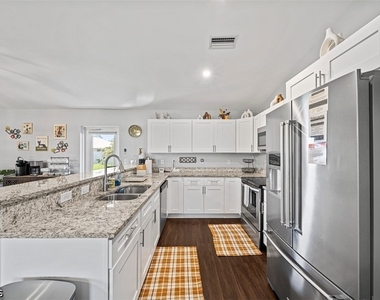 522 Ne Van Loon Lane - Photo Thumbnail 13