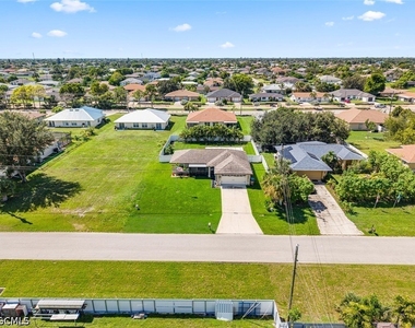 522 Ne Van Loon Lane - Photo Thumbnail 26