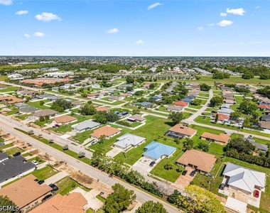 522 Ne Van Loon Lane - Photo Thumbnail 32