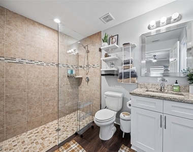 522 Ne Van Loon Lane - Photo Thumbnail 4
