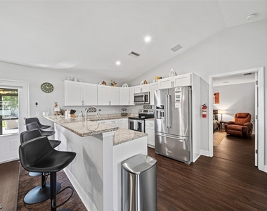 522 Ne Van Loon Lane - Photo Thumbnail 1