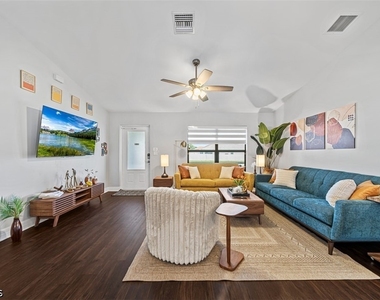 522 Ne Van Loon Lane - Photo Thumbnail 8