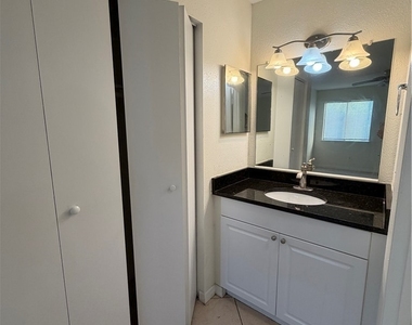 2885 Winkler Avenue - Photo Thumbnail 17
