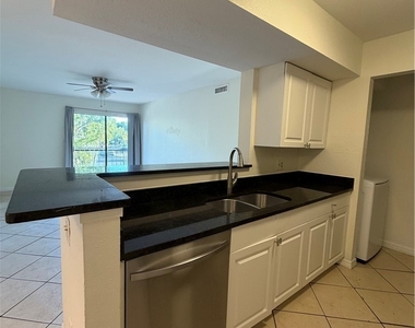2885 Winkler Avenue - Photo Thumbnail 8