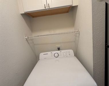 2885 Winkler Avenue - Photo Thumbnail 10