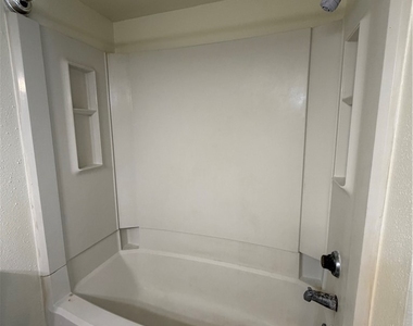 2885 Winkler Avenue - Photo Thumbnail 12