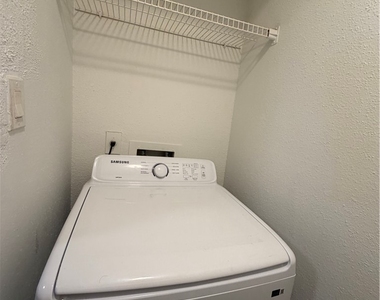 2885 Winkler Avenue - Photo Thumbnail 9