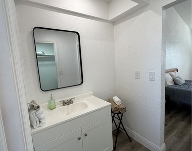 2811 Se 15th Place - Photo Thumbnail 10