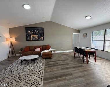 2811 Se 15th Place - Photo Thumbnail 1