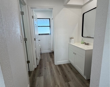2811 Se 15th Place - Photo Thumbnail 9