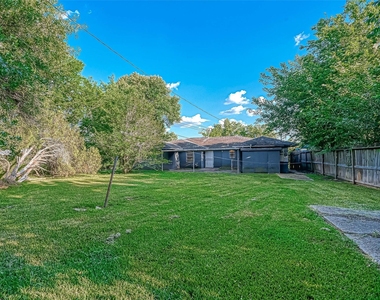 4307 Akard Street - Photo Thumbnail 30