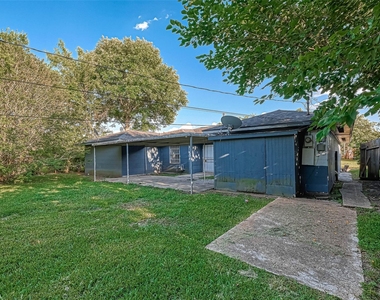 4307 Akard Street - Photo Thumbnail 31