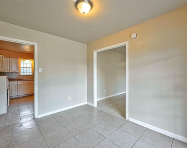 4307 Akard Street - Photo Thumbnail 25
