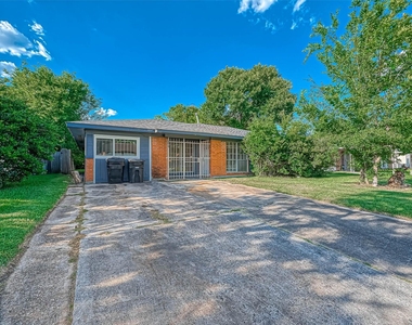 4307 Akard Street - Photo Thumbnail 1