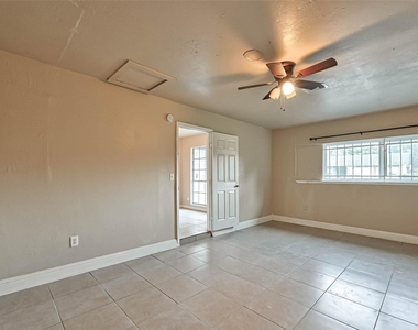 4307 Akard Street - Photo Thumbnail 23