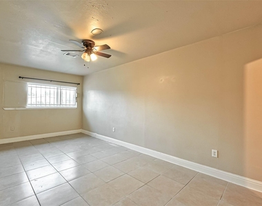 4307 Akard Street - Photo Thumbnail 24