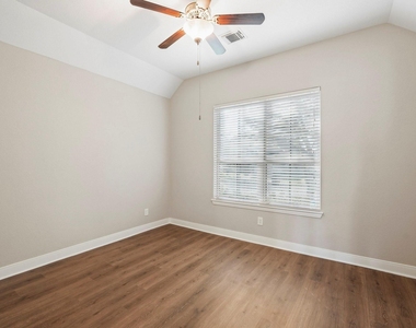3223 Karleigh Way - Photo Thumbnail 17