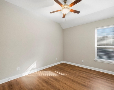 3223 Karleigh Way - Photo Thumbnail 21
