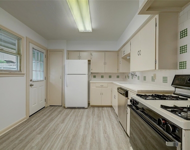 5411 Evergreen Street - Photo Thumbnail 2