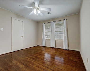 5411 Evergreen Street - Photo Thumbnail 4