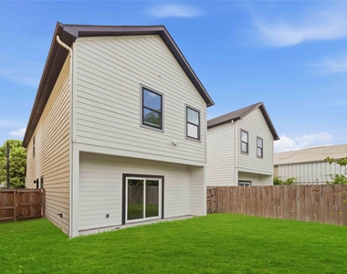 2217 Lee Street - Photo Thumbnail 12