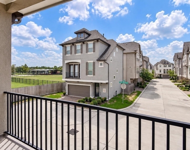 10606 Centre Shadows Drive - Photo Thumbnail 5