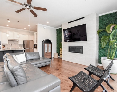 10606 Centre Shadows Drive - Photo Thumbnail 14