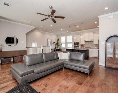 10606 Centre Shadows Drive - Photo Thumbnail 13
