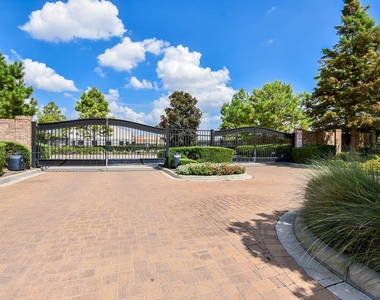 10606 Centre Shadows Drive - Photo Thumbnail 2