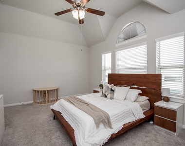 10606 Centre Shadows Drive - Photo Thumbnail 22