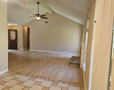 2822 Chimneystone Drive - Photo Thumbnail 6