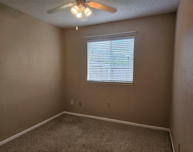 2822 Chimneystone Drive - Photo Thumbnail 15