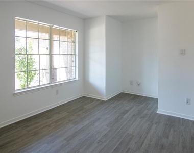 3219 Maryfield Lane - Photo Thumbnail 4