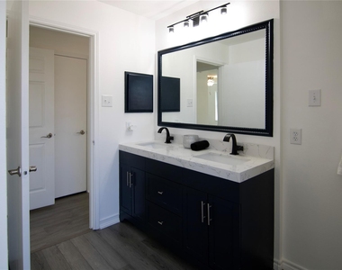 3219 Maryfield Lane - Photo Thumbnail 9