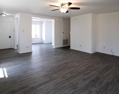 3219 Maryfield Lane - Photo Thumbnail 2