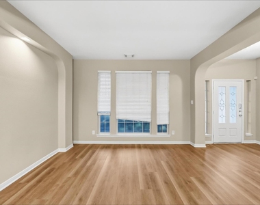 3007 Valiant Elm Street - Photo Thumbnail 6