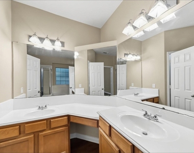 3007 Valiant Elm Street - Photo Thumbnail 12