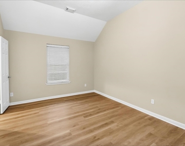 3007 Valiant Elm Street - Photo Thumbnail 24
