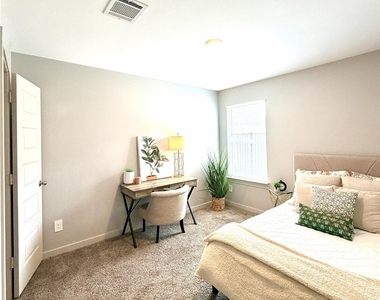 1514 Truckee River Drive - Photo Thumbnail 16