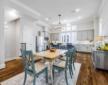 253 E 27th Street - Photo Thumbnail 5