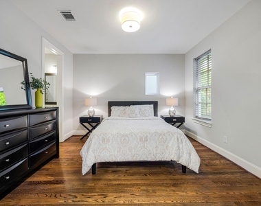 253 E 27th Street - Photo Thumbnail 15