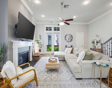 253 E 27th Street - Photo Thumbnail 6