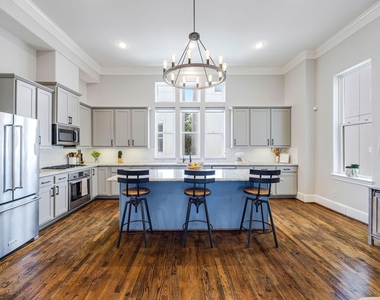 253 E 27th Street - Photo Thumbnail 3